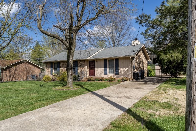 109 Forest View Dr, Hendersonville, TN 37075
