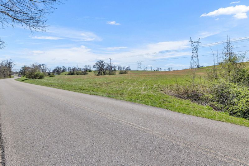 1 Theta Pike, Columbia, TN 38401