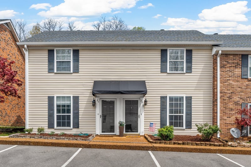 200 Royal Oaks Blvd #J2, Franklin, TN 37067