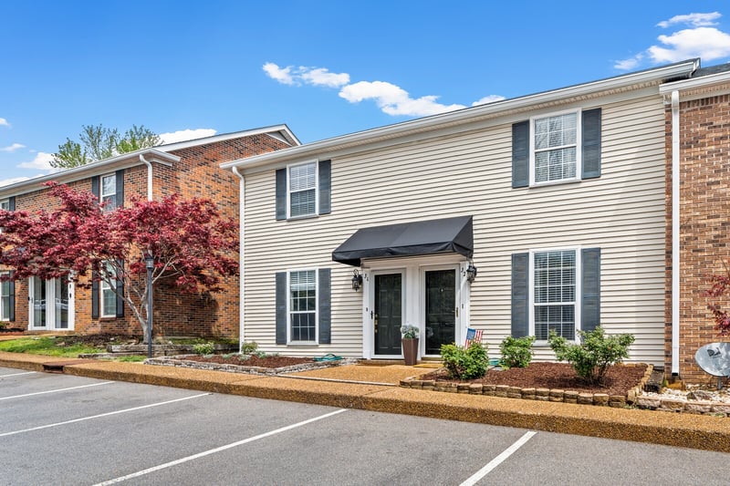 200 Royal Oaks Blvd #J2, Franklin, TN 37067
