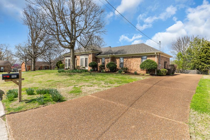 101 Walnut Trce, Hendersonville, TN 37075