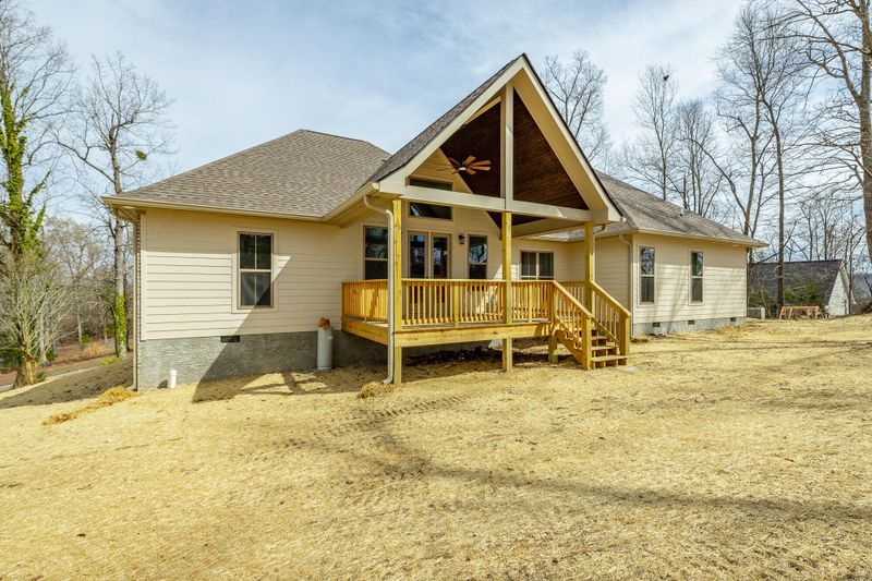 1084 Van Dell Dr, Rock Spring, GA 30739