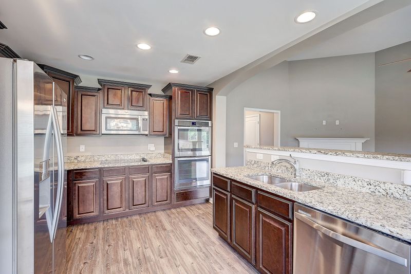 2232 Burnside Dr, Murfreesboro, TN 37128