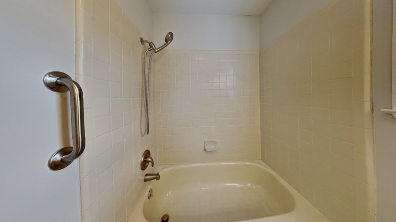 215 Valley Dr, Columbia, TN 38401