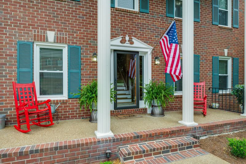 8473 Indian Hills Dr, Nashville, TN 37221