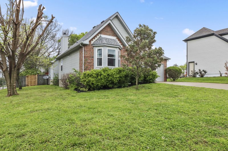 3701 Seville Dr, Hermitage, TN 37076