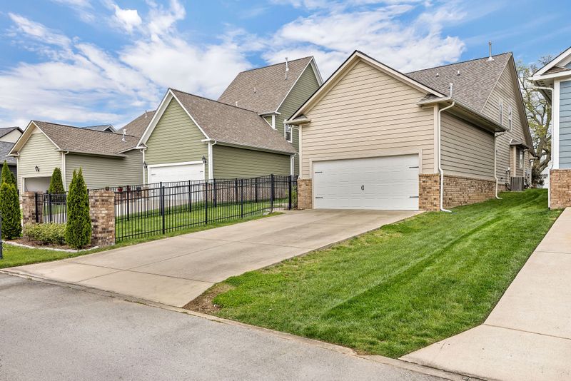 2884 Americus Dr, Thompsons Station, TN 37179