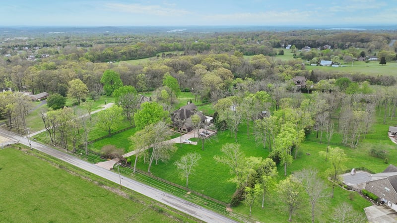 626 Forest Retreat Rd, Hendersonville, TN 37075
