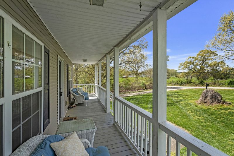 980 Hoover Rd, Burns, TN 37029