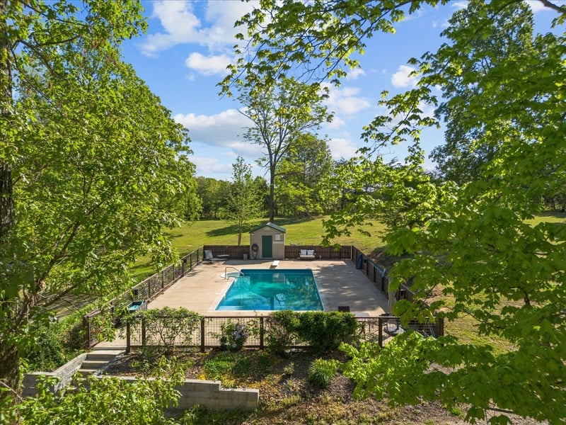 901 Slaydenwood Rd, Vanleer, TN 37181
