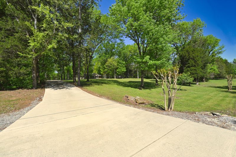 302 Bluegrass Cir, Lebanon, TN 37090
