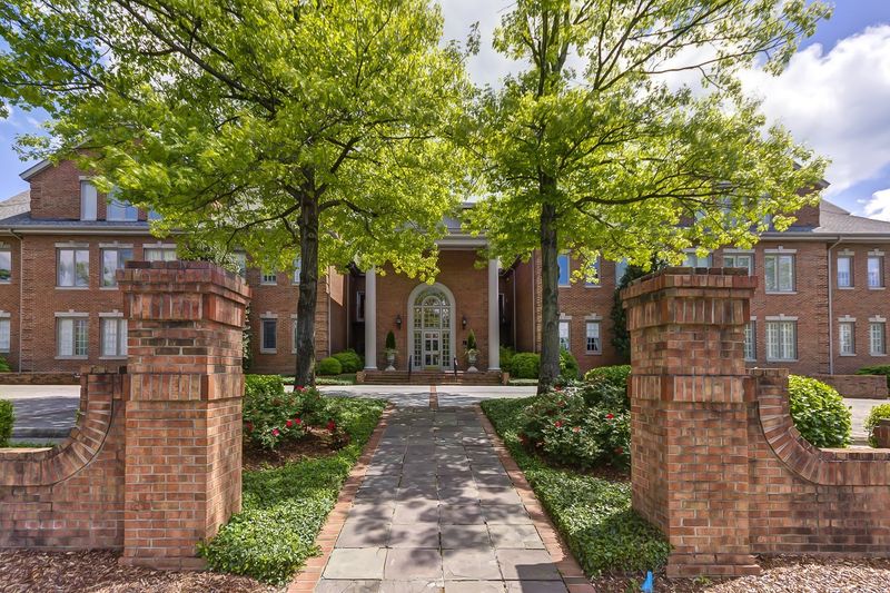 3733 West End Ave #301, Nashville, TN 37205
