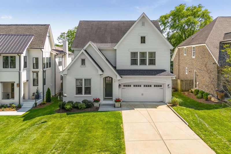 1723 Hillmont Dr, Nashville, TN 37215