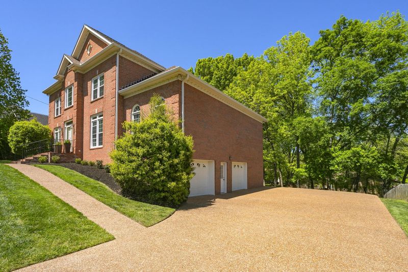 129 Ballentrae Dr, Hendersonville, TN 37075