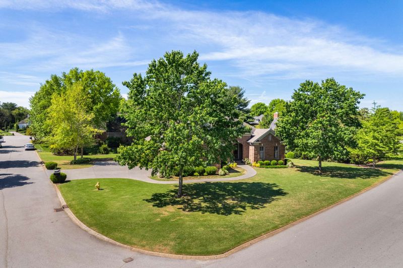 901 N Meadow Ln, Nashville, TN 37221