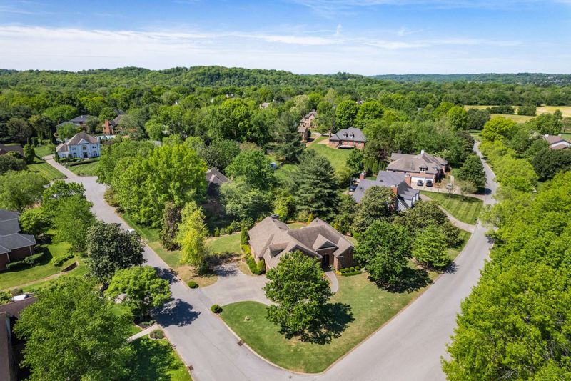 901 N Meadow Ln, Nashville, TN 37221