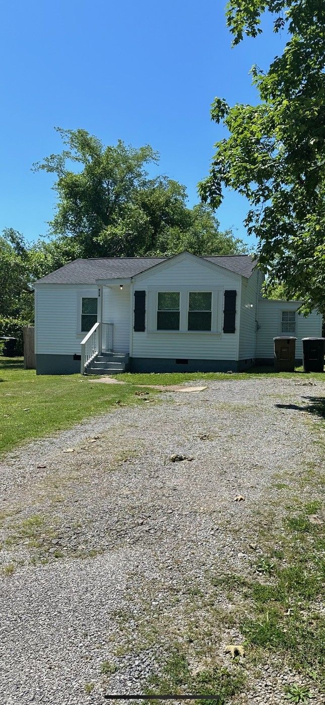 414A Ewing Ln, Nashville, TN 37207