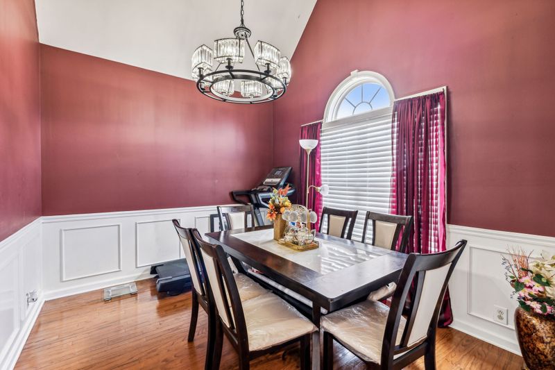 2377 Oak Hill Dr, Murfreesboro, TN 37130