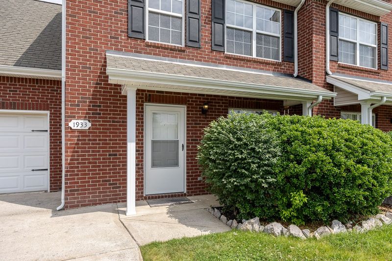 1933 Warmingfield Dr, Murfreesboro, TN 37127