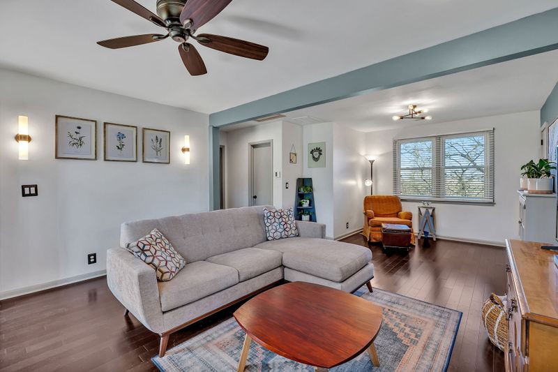 542 Whispering Hills Dr, Nashville, TN 37211