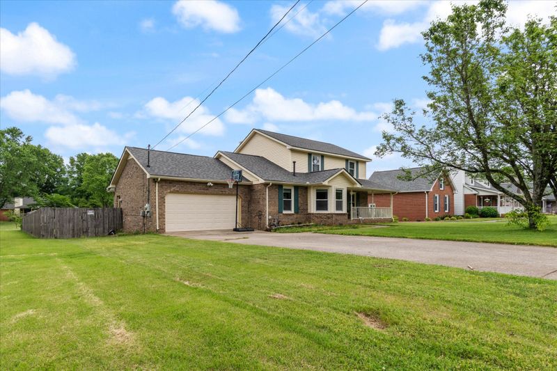 138 Lakepointe Rd, La Vergne, TN 37086