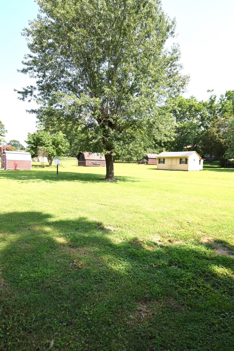 128 Gates Dr, Hendersonville, TN 37075