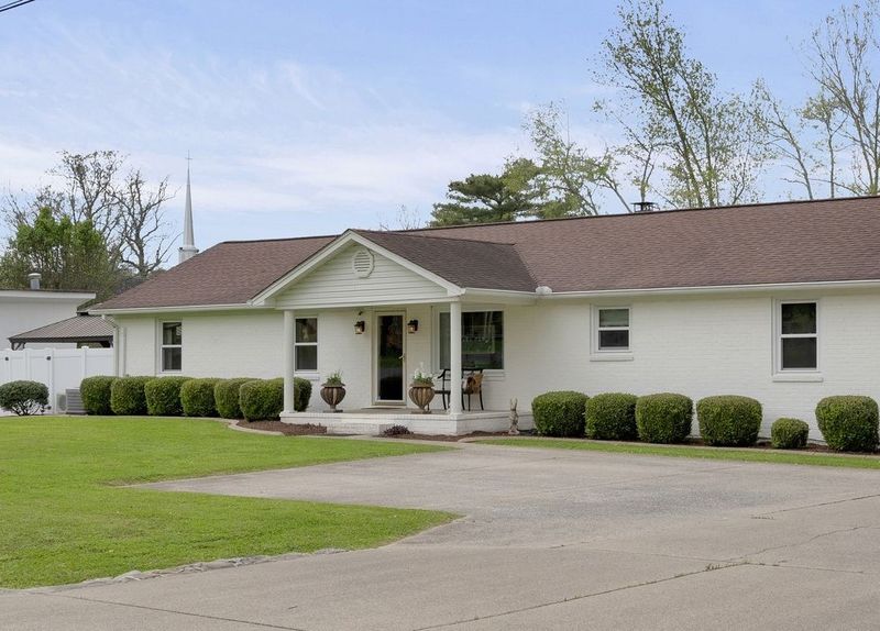 7168 Willow Creek Dr, Nashville, TN 37221