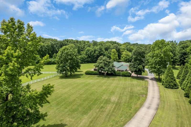 1532 Matlock Dr, Chapmansboro, TN 37035