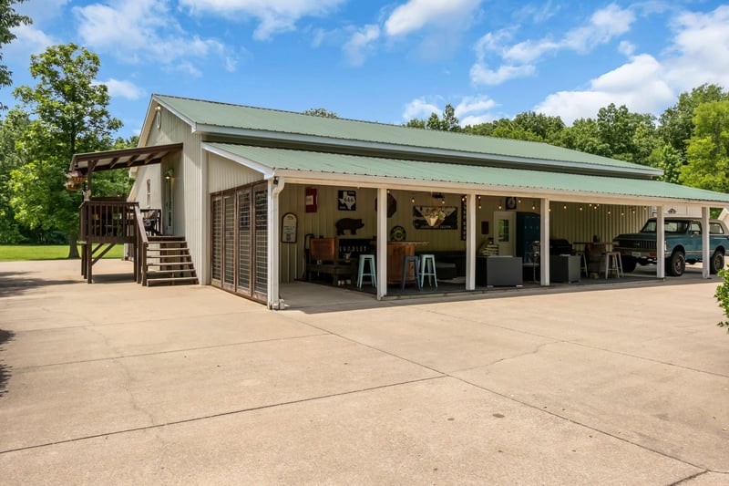 1532 Matlock Dr, Chapmansboro, TN 37035