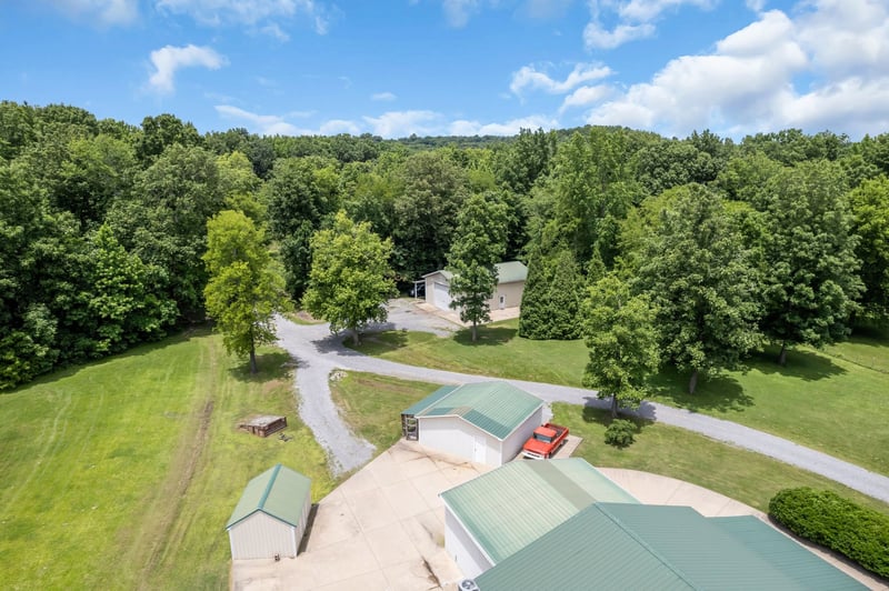 1532 Matlock Dr, Chapmansboro, TN 37035