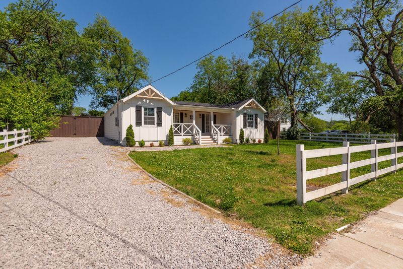 2013 Jones Cir, Nashville, TN 37207