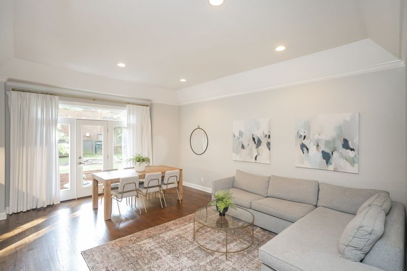 210 Westchase Dr, Nashville, TN 37205