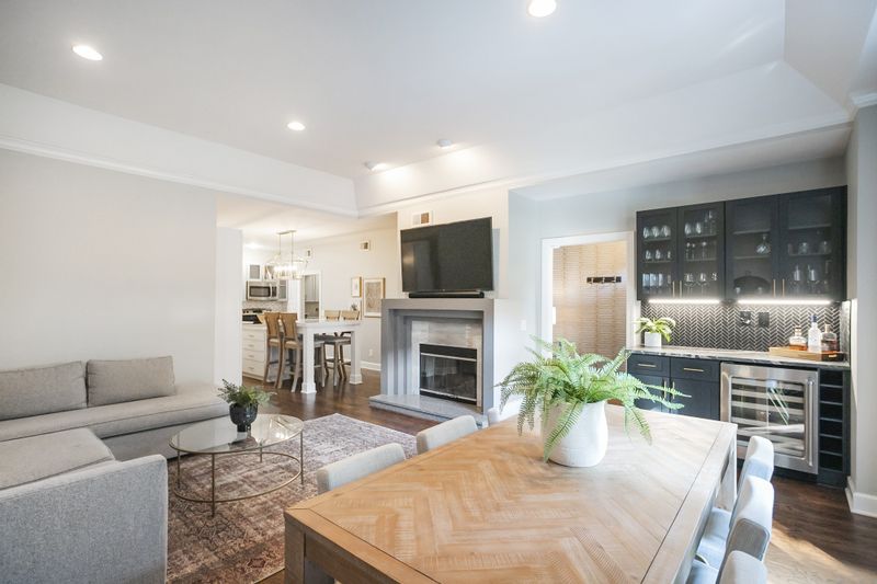210 Westchase Dr, Nashville, TN 37205
