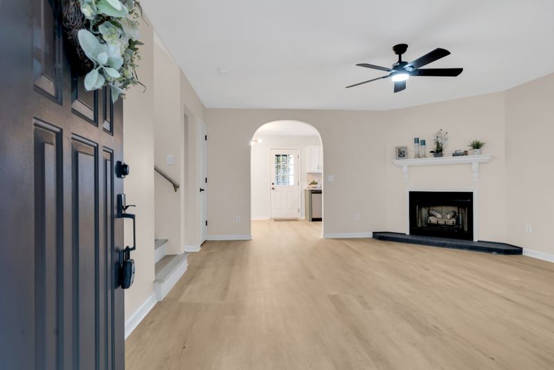 102 Edgehill Ln, Hendersonville, TN 37075
