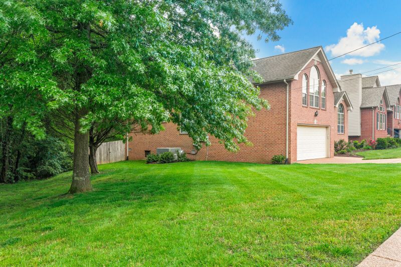6904 Sunnywood Dr, Nashville, TN 37211