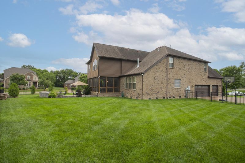 100 Berryview Ct, Hendersonville, TN 37075