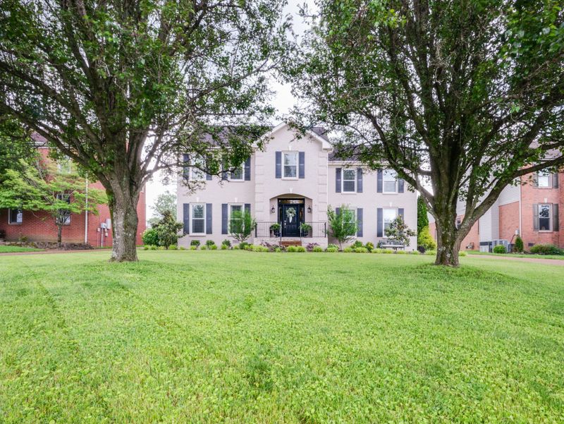 621 Pembroake Ln, Franklin, TN 37064
