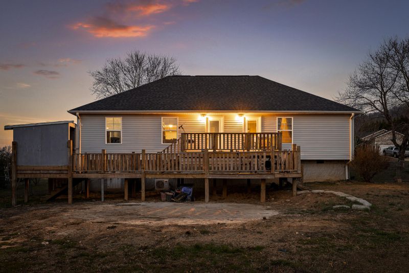 81 Green Valley Dr, Rock Spring, GA 30739
