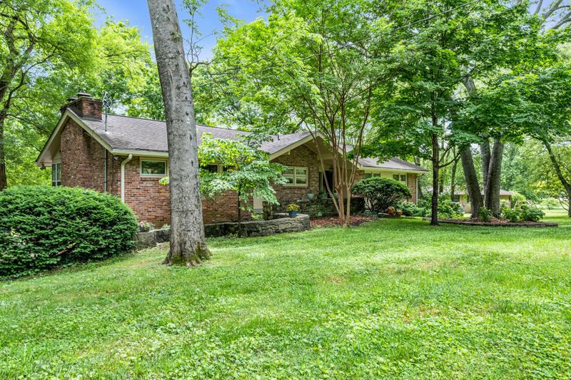 2703 Windemere Dr, Nashville, TN 37214