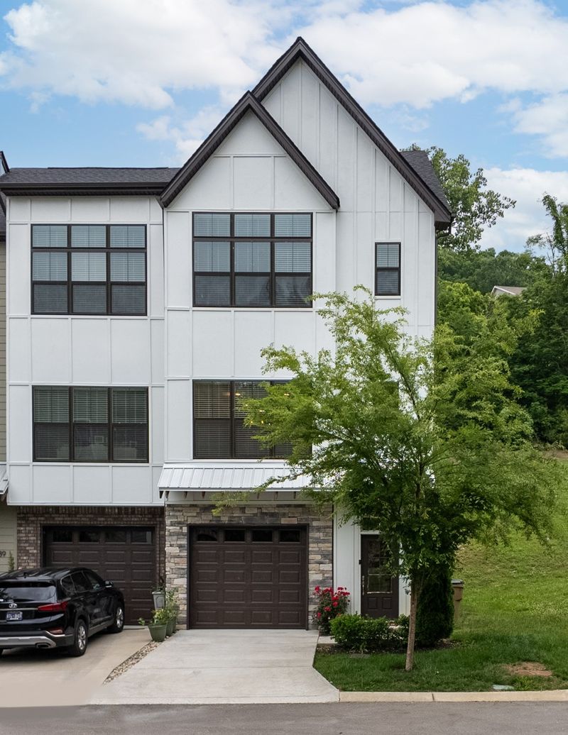 191 Stonecrest Dr, Nashville, TN 37209