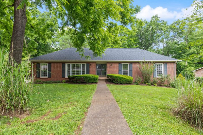 848 Highland Crest Dr, Nashville, TN 37205