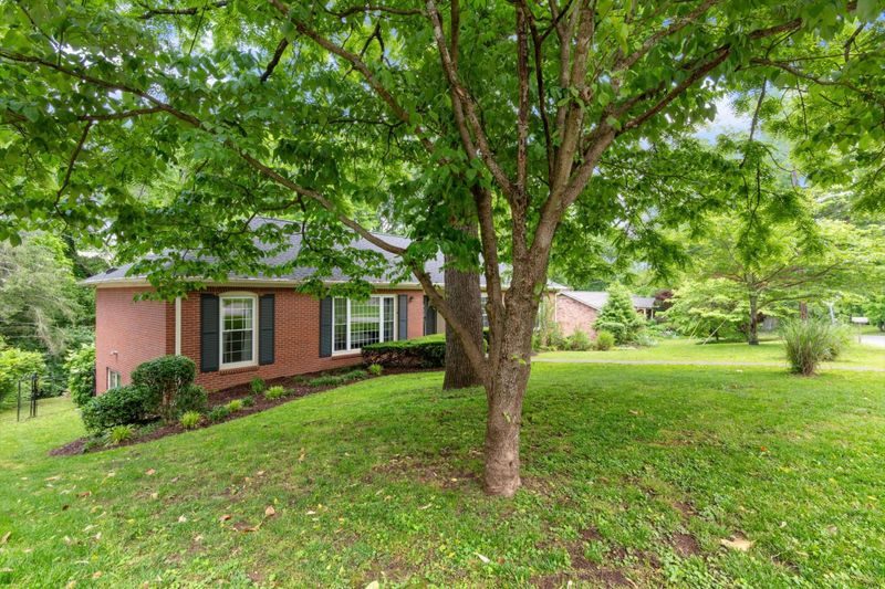 848 Highland Crest Dr, Nashville, TN 37205