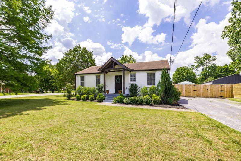 2326 Shadow Ln, Nashville, TN 37216