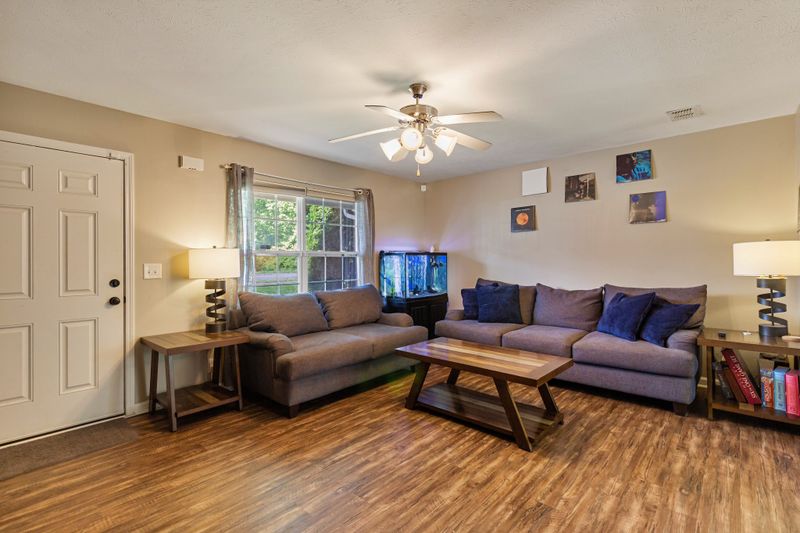 1717 Bridgecrest Dr, Antioch, TN 37013