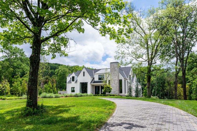 3815 Harding Pl, Nashville, TN 37215
