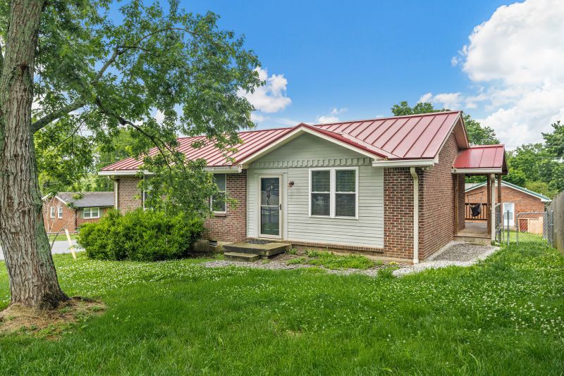 112 Smith St, Ashland City, TN 37015