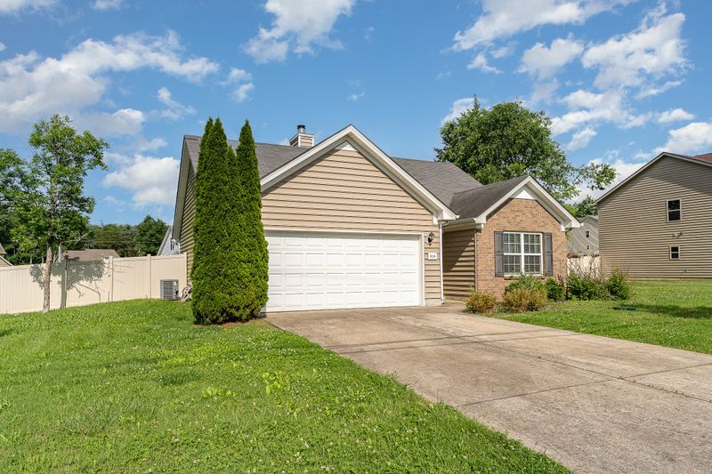 604 Creekpoint Ln, Murfreesboro, TN 37129