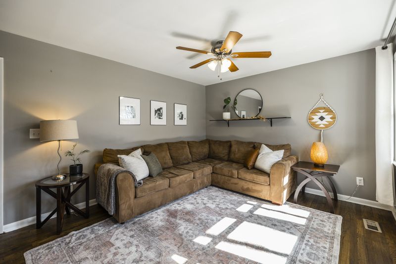 6633 Longview Dr, Murfreesboro, TN 37129