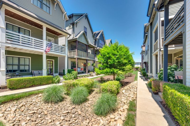 608 Centerpoint Ln, Nashville, TN 37209