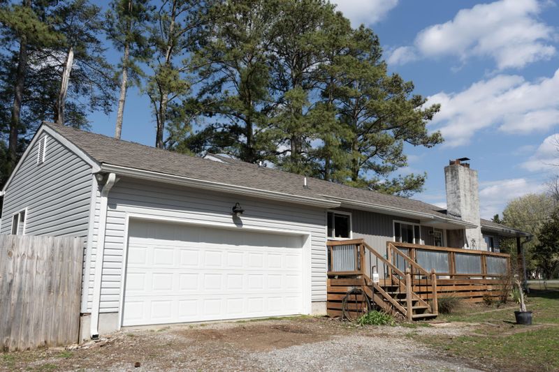 461 Poplar St, Trenton, GA 30752